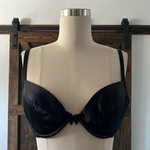 Newport News vintage satin second skin with removable padding Sz-36B